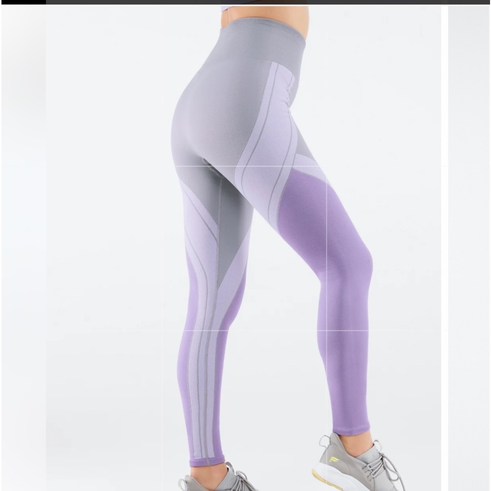 Fabletics High-Waisted Seamless Colorblock Legging Frosted Lilac Size S